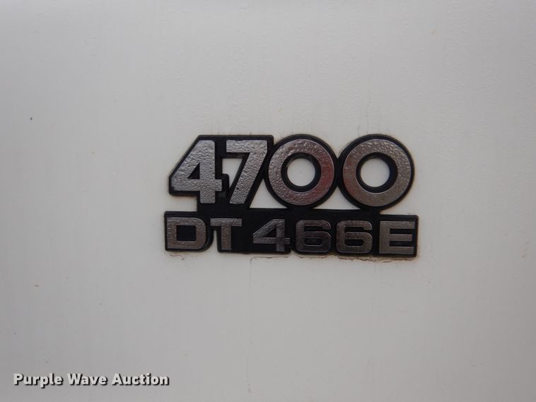 image for item HU9813 2000 International 4700  dump flatbed truck