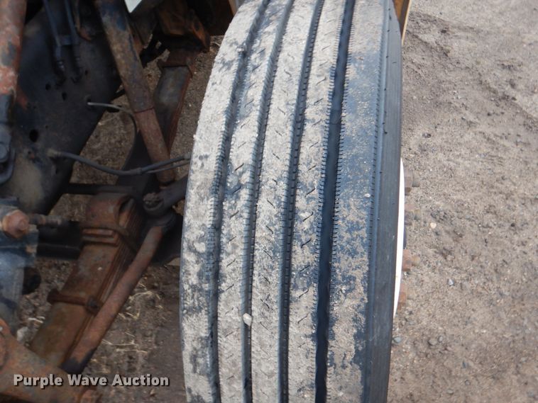 image for item HU9813 2000 International 4700  dump flatbed truck