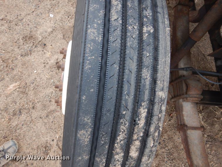 image for item HU9813 2000 International 4700  dump flatbed truck