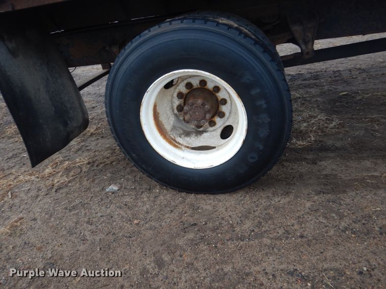 image for item HU9813 2000 International 4700  dump flatbed truck