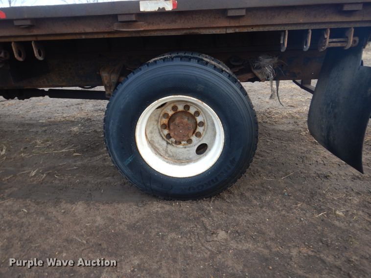 image for item HU9813 2000 International 4700  dump flatbed truck