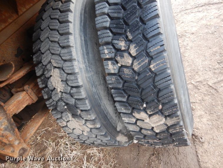 image for item HU9813 2000 International 4700  dump flatbed truck