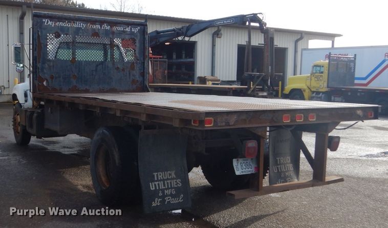 image for item HU9815 2002 GMC C7500  dump flatbed truck