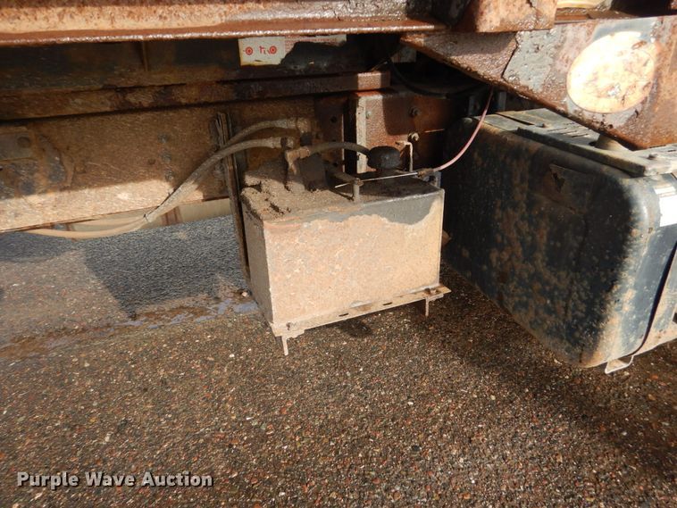 image for item HU9815 2002 GMC C7500  dump flatbed truck