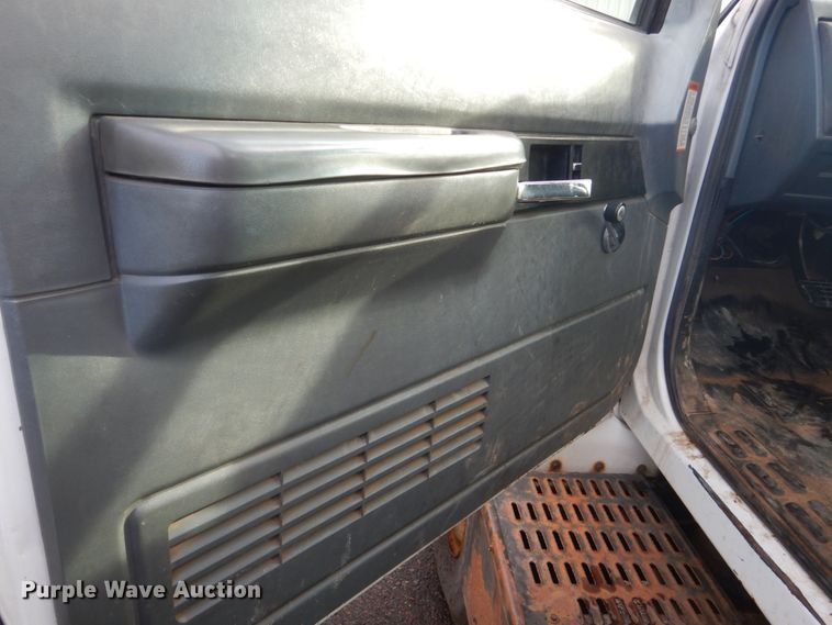 image for item HU9815 2002 GMC C7500  dump flatbed truck