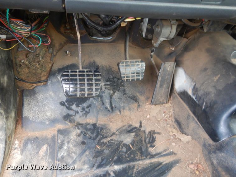 image for item HU9815 2002 GMC C7500  dump flatbed truck