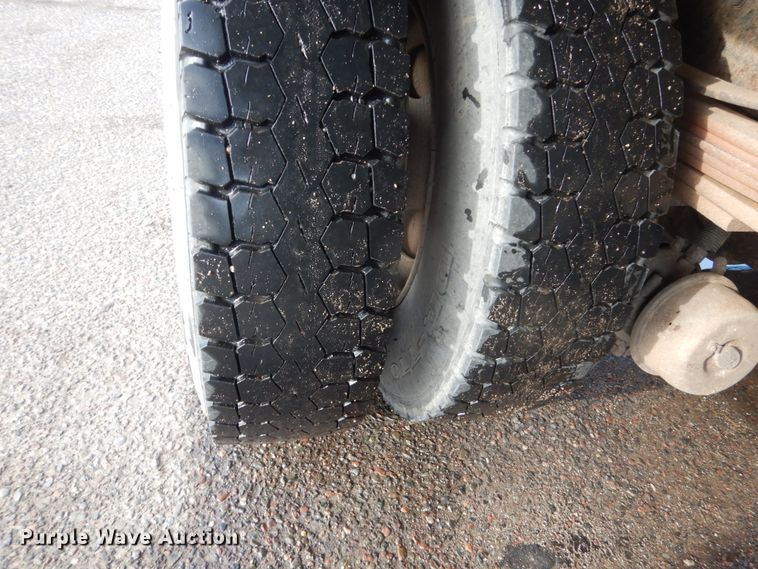 image for item HU9815 2002 GMC C7500  dump flatbed truck