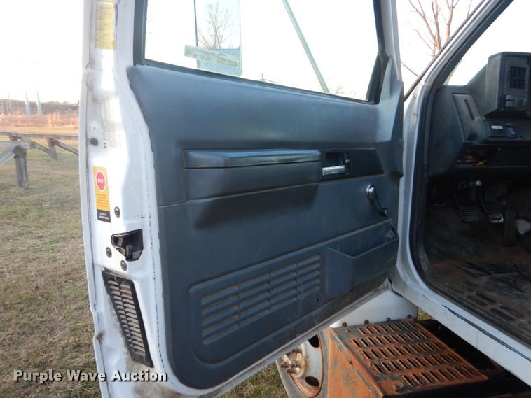 image for item HU9819 2002 Chevrolet C6500  dump flatbed truck