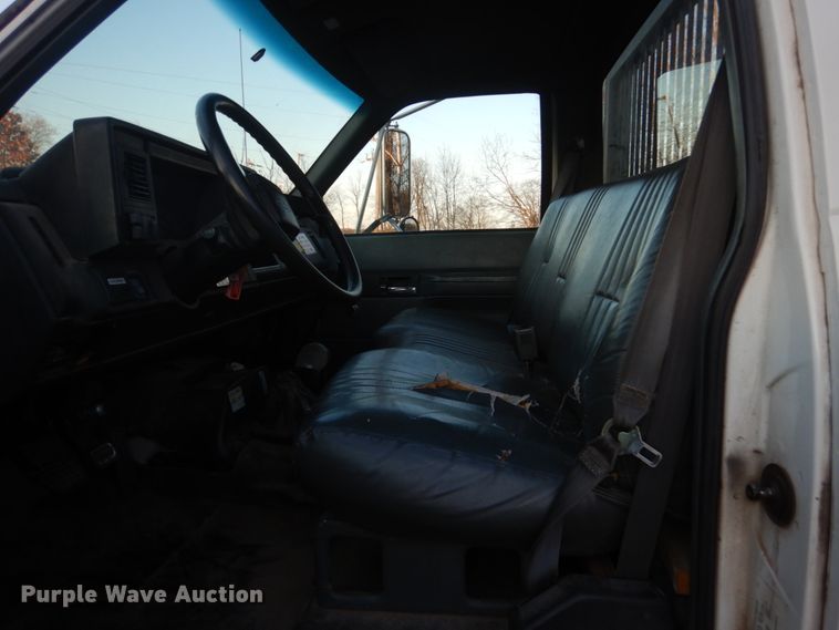 image for item HU9819 2002 Chevrolet C6500  dump flatbed truck