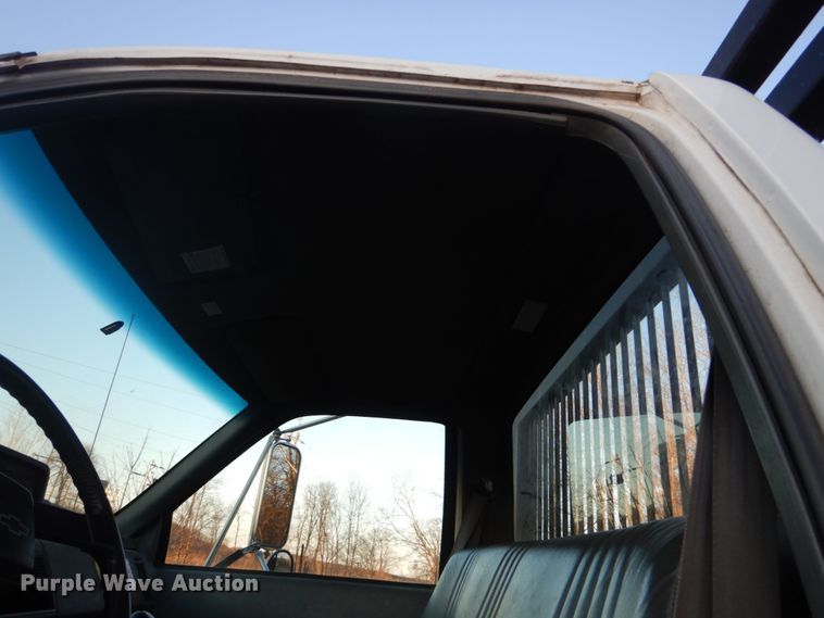 image for item HU9819 2002 Chevrolet C6500  dump flatbed truck