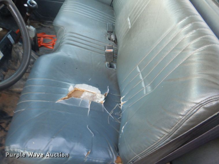 image for item HU9819 2002 Chevrolet C6500  dump flatbed truck