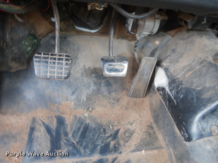 image for item HU9819 2002 Chevrolet C6500  dump flatbed truck