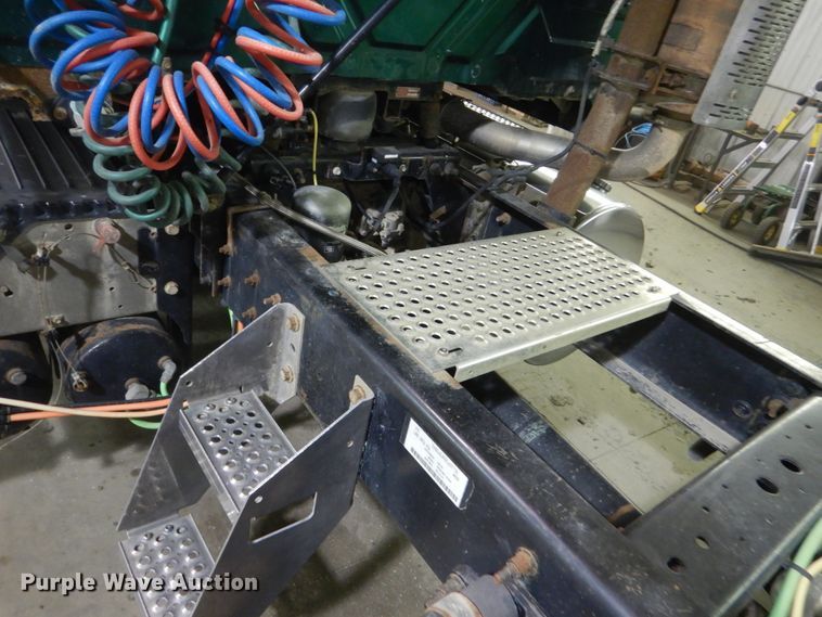 image for item HU9824 2012 International ProStar  semi truck