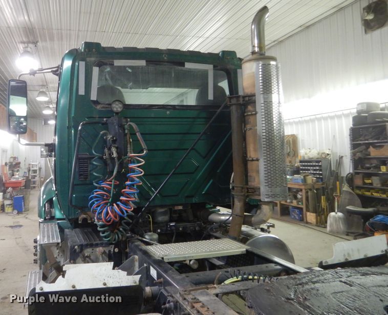 image for item HU9824 2012 International ProStar  semi truck