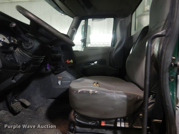 image for item HU9824 2012 International ProStar  semi truck