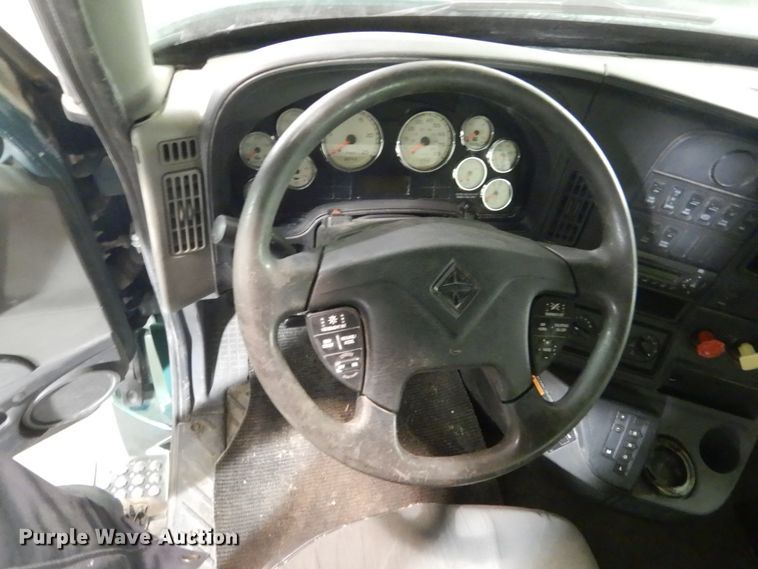 image for item HU9824 2012 International ProStar  semi truck