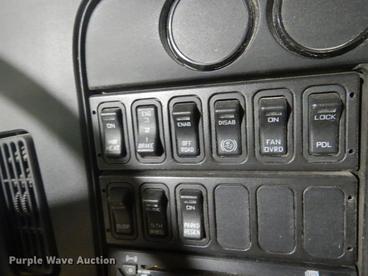 image for item HU9824 2012 International ProStar  semi truck