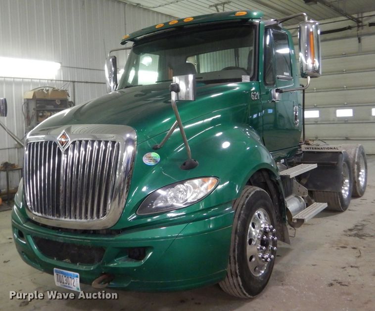 image for item HU9825 2014 International ProStar  semi truck