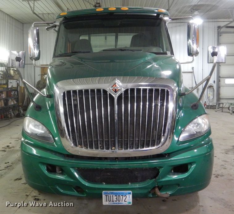 image for item HU9825 2014 International ProStar  semi truck