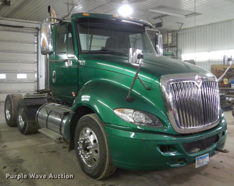 image for item HU9825 2014 International ProStar  semi truck