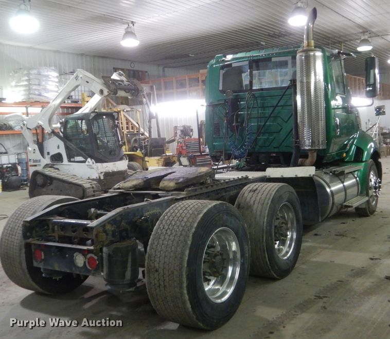 image for item HU9825 2014 International ProStar  semi truck