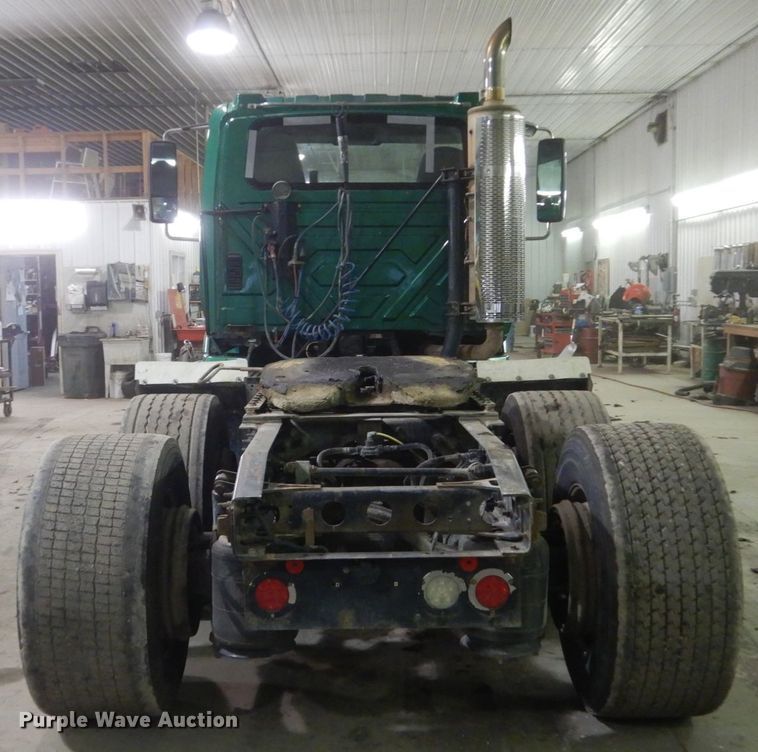 image for item HU9825 2014 International ProStar  semi truck