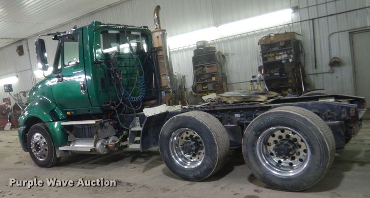 image for item HU9825 2014 International ProStar  semi truck