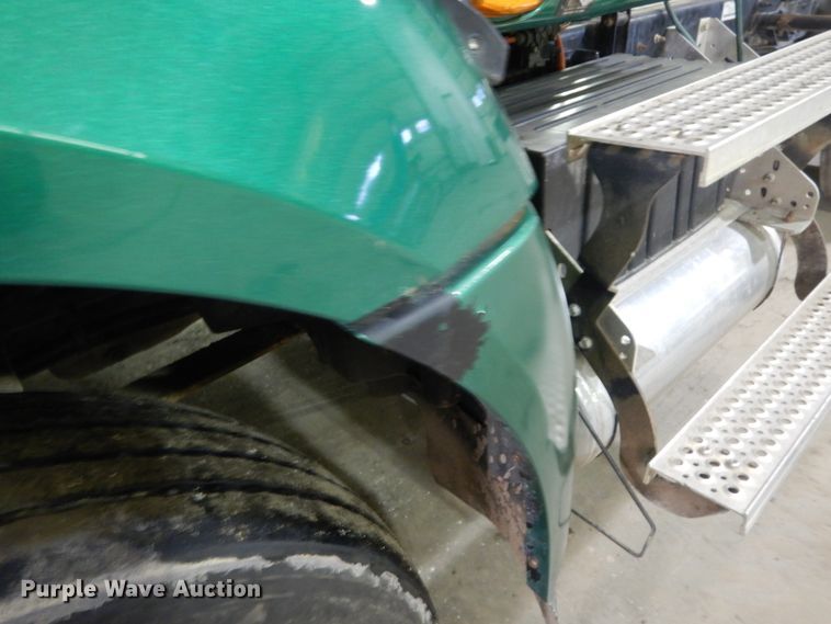 image for item HU9825 2014 International ProStar  semi truck