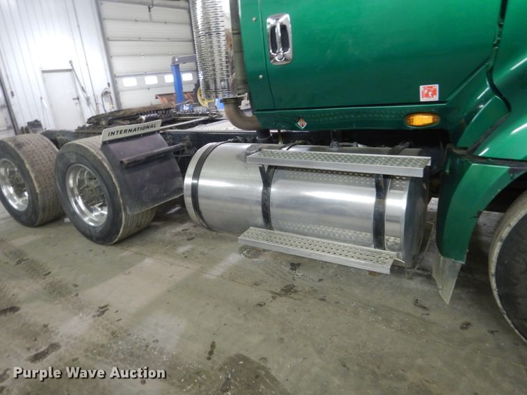 image for item HU9825 2014 International ProStar  semi truck