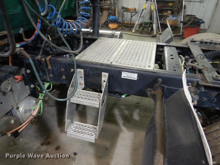 image for item HU9825 2014 International ProStar  semi truck