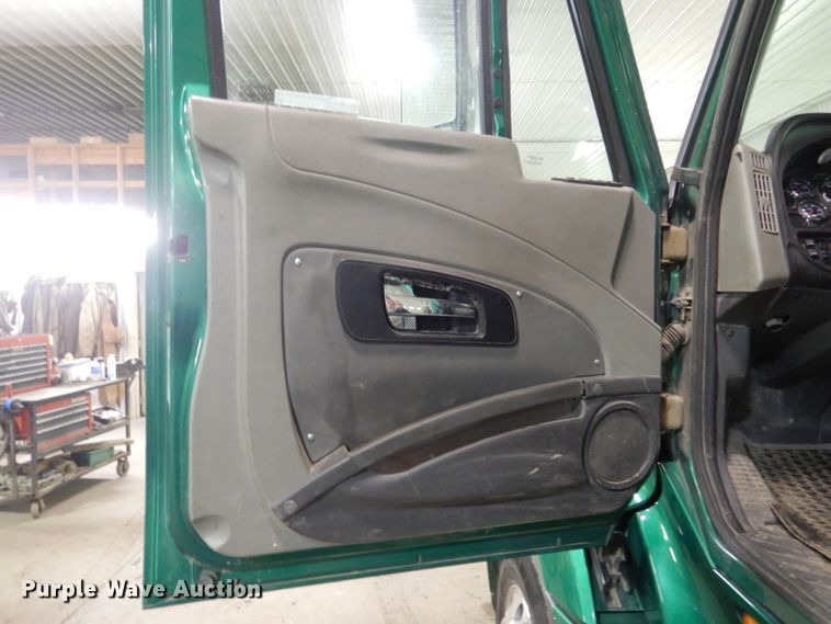 image for item HU9825 2014 International ProStar  semi truck