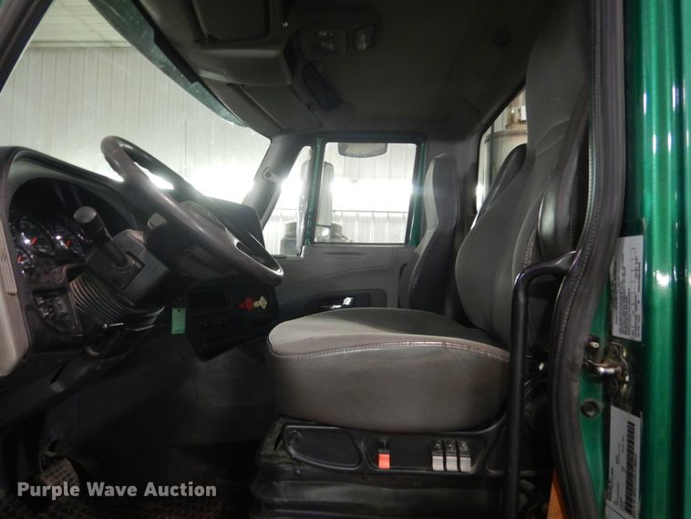 image for item HU9825 2014 International ProStar  semi truck