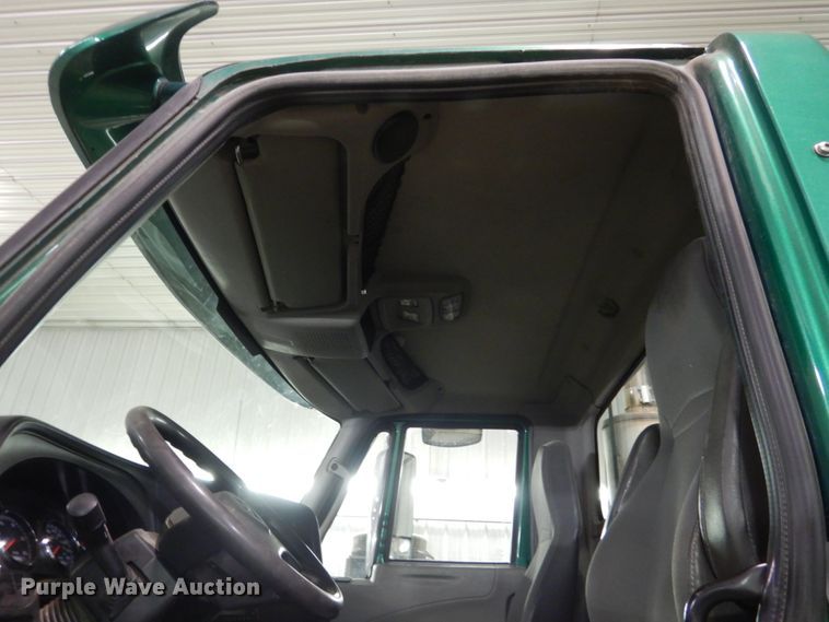 image for item HU9825 2014 International ProStar  semi truck