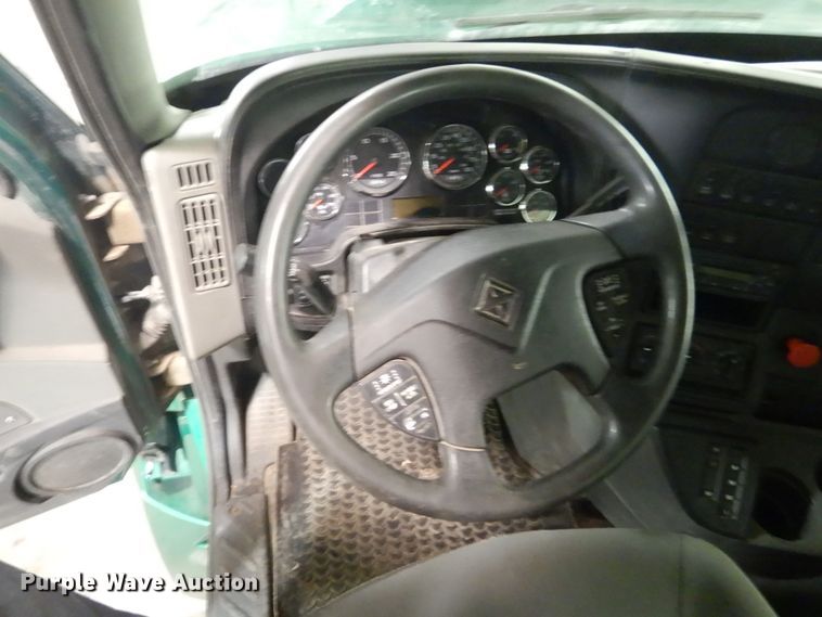 image for item HU9825 2014 International ProStar  semi truck