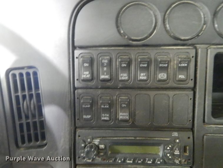 image for item HU9825 2014 International ProStar  semi truck