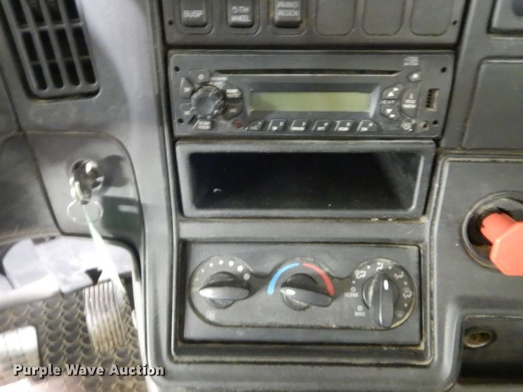 image for item HU9825 2014 International ProStar  semi truck