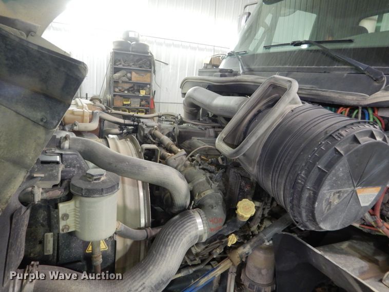 image for item HU9825 2014 International ProStar  semi truck