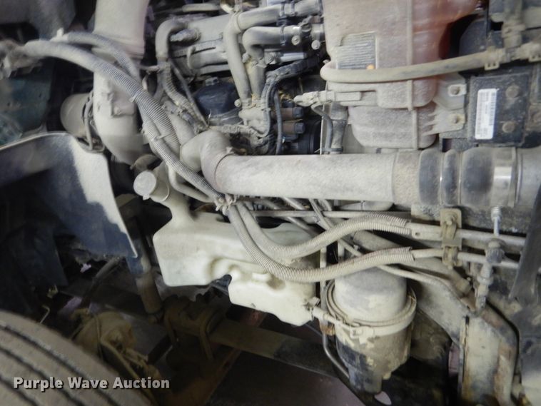 image for item HU9825 2014 International ProStar  semi truck