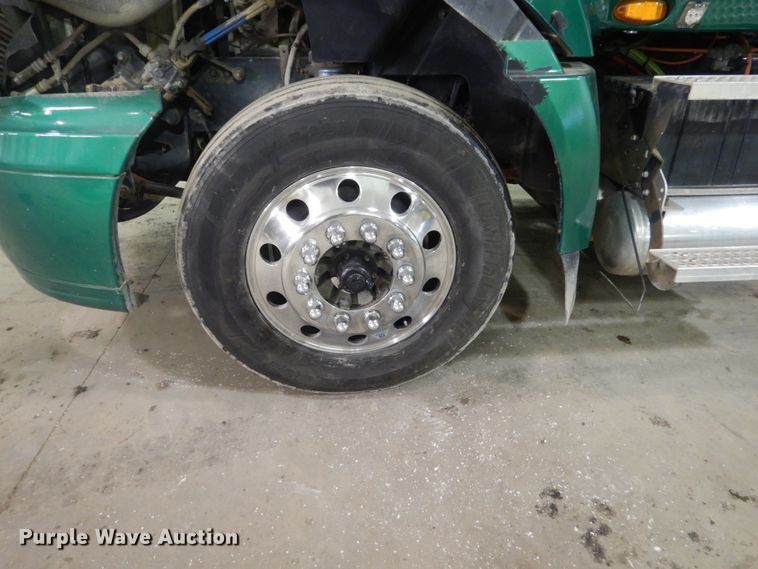 image for item HU9825 2014 International ProStar  semi truck