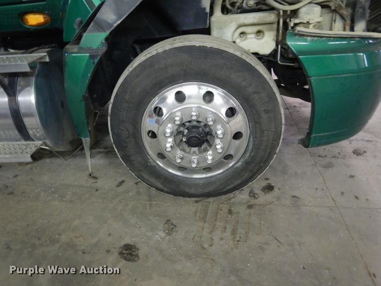 image for item HU9825 2014 International ProStar  semi truck