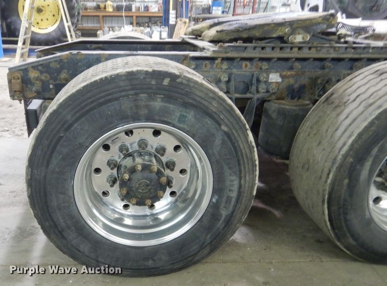 image for item HU9825 2014 International ProStar  semi truck