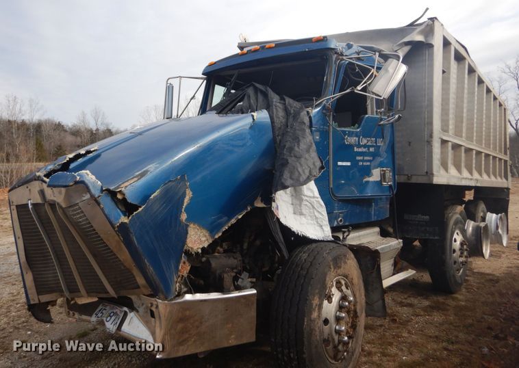 image for item HV9546 2000 Kenworth T800  dump truck