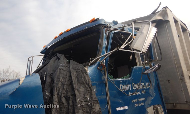 image for item HV9546 2000 Kenworth T800  dump truck