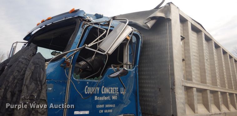 image for item HV9546 2000 Kenworth T800  dump truck