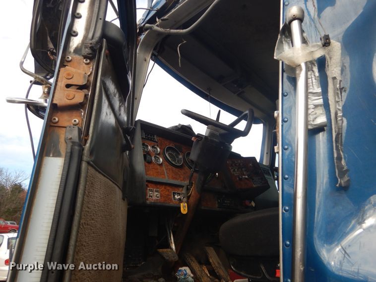 image for item HV9546 2000 Kenworth T800  dump truck