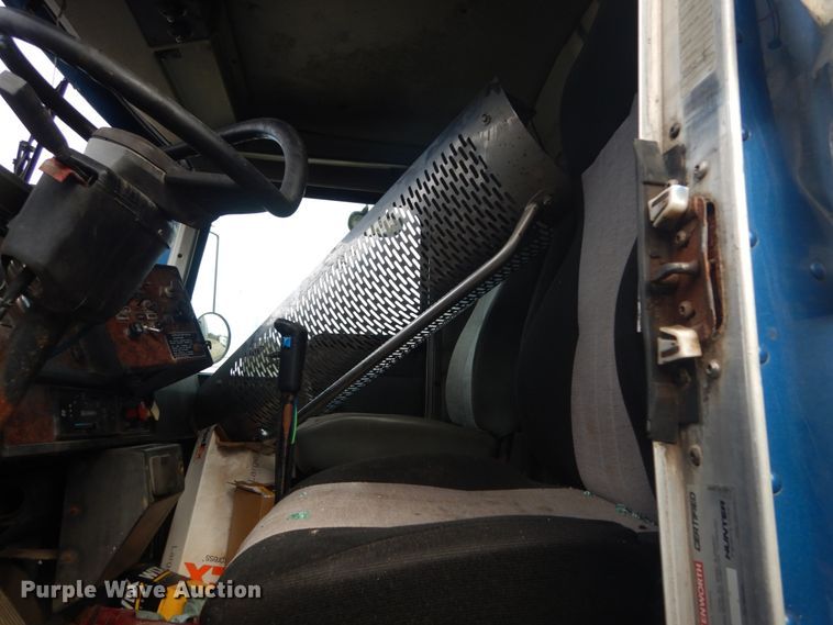 image for item HV9546 2000 Kenworth T800  dump truck