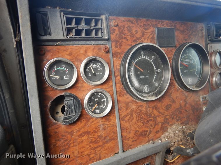 image for item HV9546 2000 Kenworth T800  dump truck