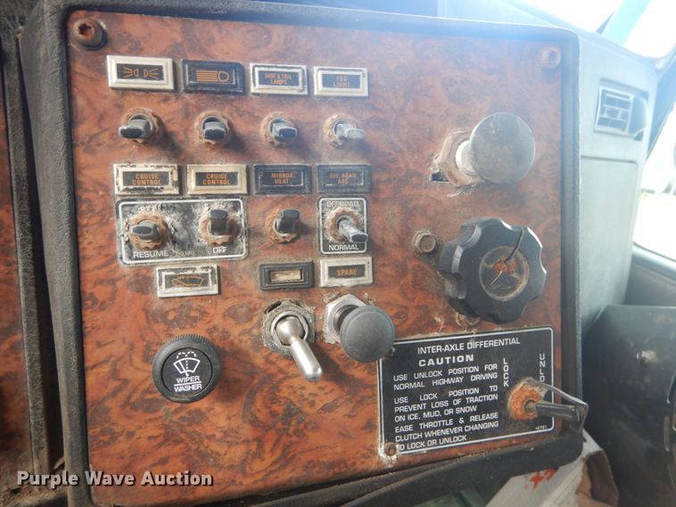 image for item HV9546 2000 Kenworth T800  dump truck