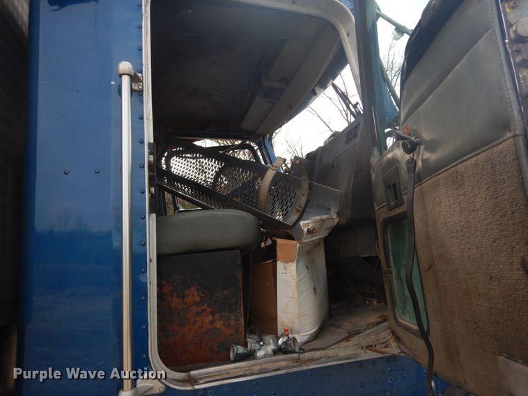 image for item HV9546 2000 Kenworth T800  dump truck