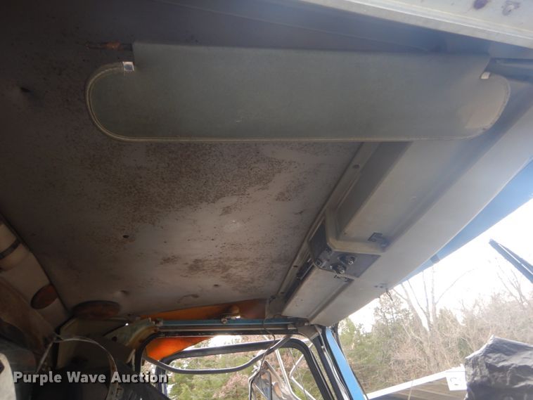 image for item HV9546 2000 Kenworth T800  dump truck